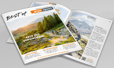 Ein offenes Magazin mit lebendigen Outdoor-Bildern und Texten. Es zeigt eine malerische Berglandschaft mit Radfahrern auf einem Trail. Das Cover trägt den Titel „Best of“ und enthält weitere Artikel im Inneren. Das Layout ist farbenfroh und einladend.