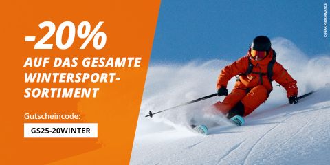 Skifahrer in orangefarbenem Outfit beim Skifahren auf Schnee; Text bietet 20 % Rabatt auf Winterkleidung und -schuhe mit dem Rabattcode GS25-20WINTER.