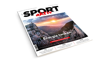 Das Titelbild des Magazins "SPORT aktiv" zeigt eine Berglandschaft bei Sonnenaufgang mit der Überschrift "Energie tanken" auf Deutsch.