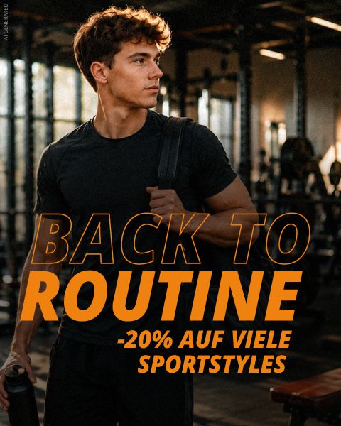Ein Mann in einem Fitnessstudio hält eine Tasche in der Hand. Text: „ZURÜCK ZUR ROUTINE – 20 % RABATT AUF VIELE SPORTSTYLES*“ in fetten orangefarbenen Buchstaben.