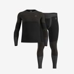 Schwarz-graues Langarm-Thermoshirt und dazu passende Leggings, auf weißem Hintergrund als Unterwäsche-Set präsentiert.