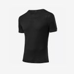 Schwarzes Sport-T-Shirt mit kurzen Ärmeln und Rundhalsausschnitt, abgebildet vor einem schlichten weißen Hintergrund.