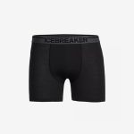 Schwarze Boxershorts mit einem grauen Bund, auf dem der Schriftzug „ICEBREAKER“ in fetten Buchstaben vor einem schlichten weißen Hintergrund zu sehen ist.