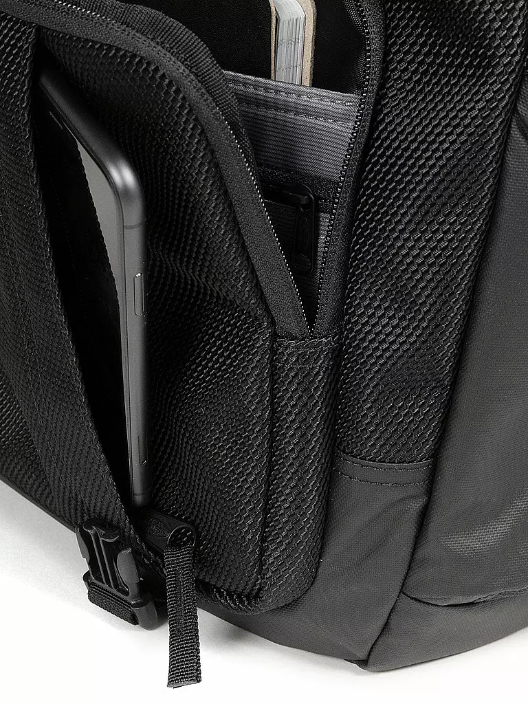 EASTPAK | Schultertasche Bonell Cnnct Coat | schwarz