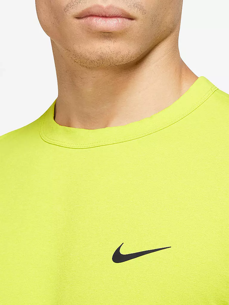 NIKE | Herren Fitnessshirt Dri-FIT UV Hyverse | grün