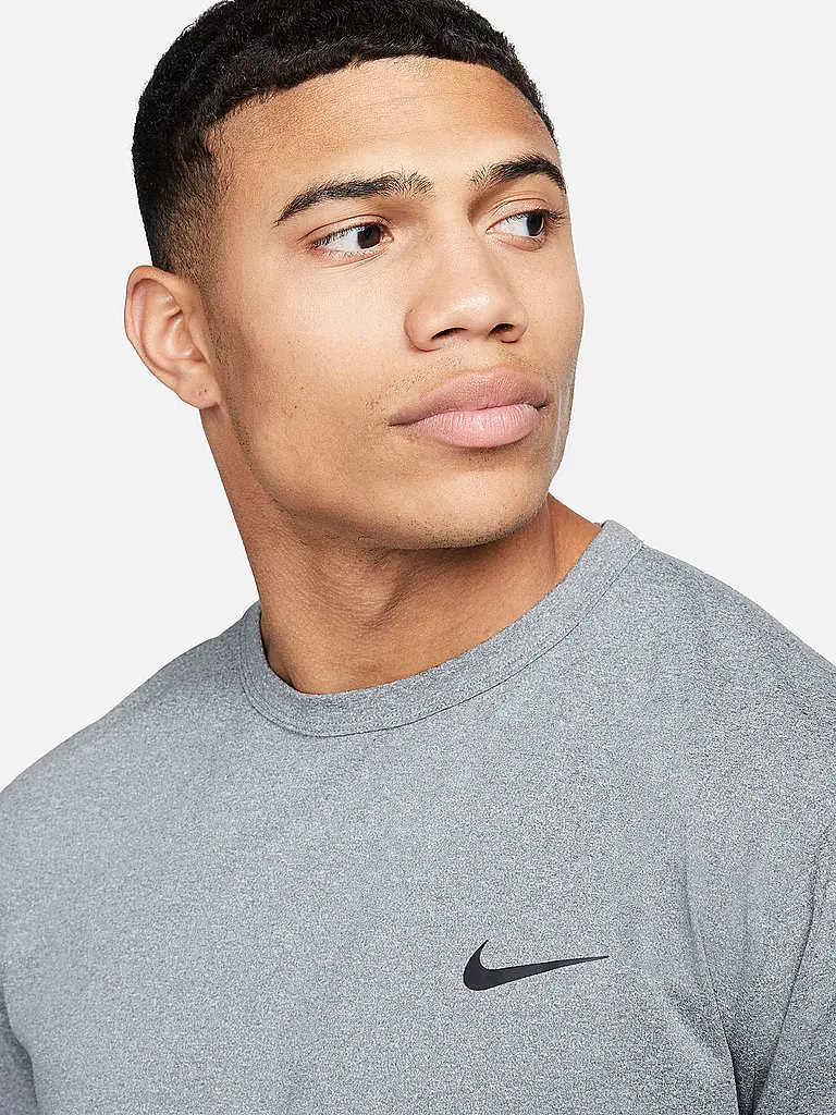 NIKE | Herren Fitnessshirt Dri-FIT UV Hyverse | grau
