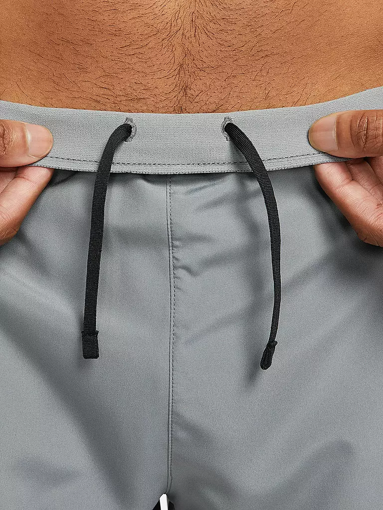 NIKE | Herren Laufshort Challenger 5inch | hellgrau