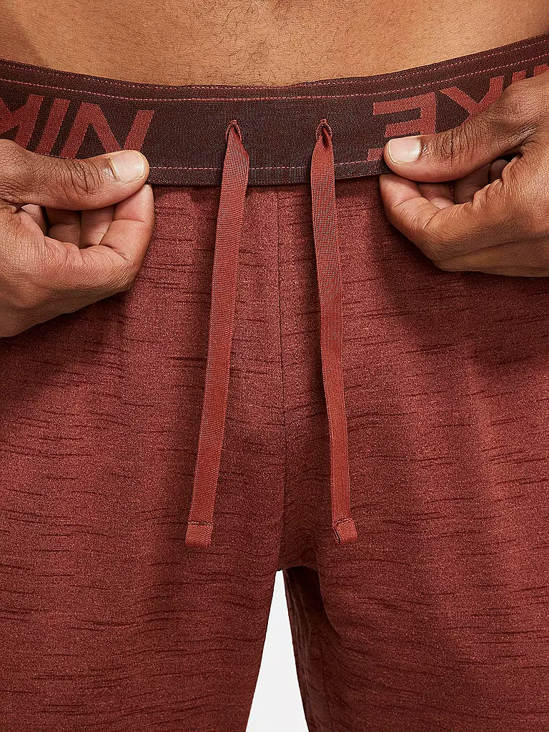 NIKE | Herren Yoga Hose Dri-FIT | rot