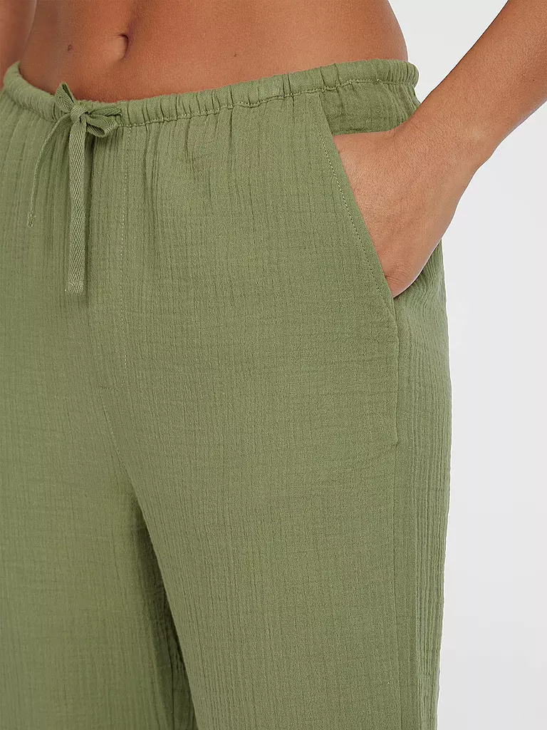 O'NEILL |  Mit der leichten Brenda Hose begleiten dich unbeschwerte Beach-Vibes überall hin. Die Hose mit hohem Bund und geradem Bein hat einen knöchellangen Schnitt und Eingrifftaschen für eine klassische Silhouette. Der eingearbeitete elastische Bund sorgt daf | hellblau