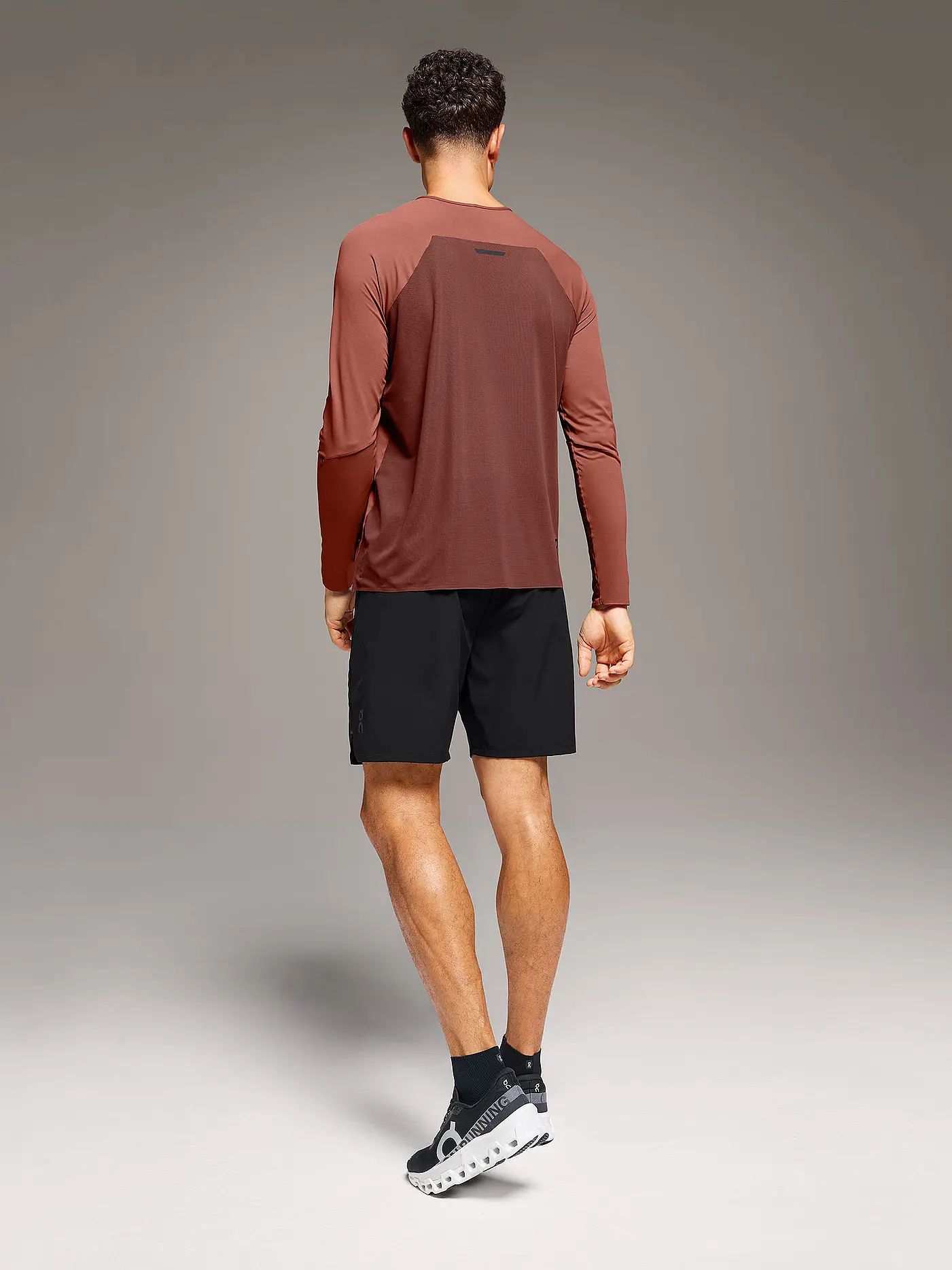 ON | Herren 2in1 Laufshort Performance Hybrid | schwarz